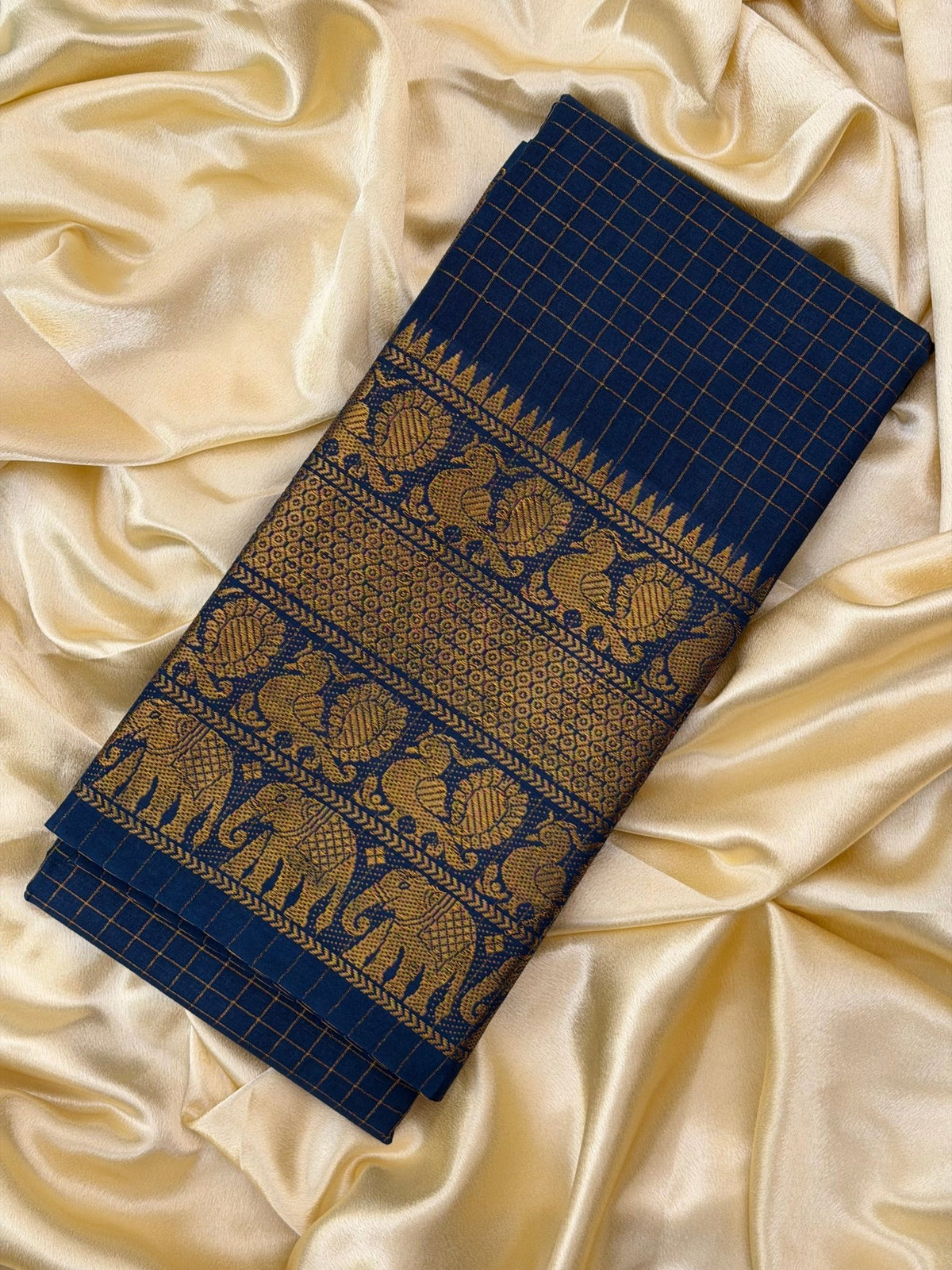 PAVIZHAM BLUE: PREMIUM MADURAI SUNGUDI COTTON SAREE - aurimo.inPAVIZHAM BLUE: PREMIUM MADURAI SUNGUDI COTTON SAREE