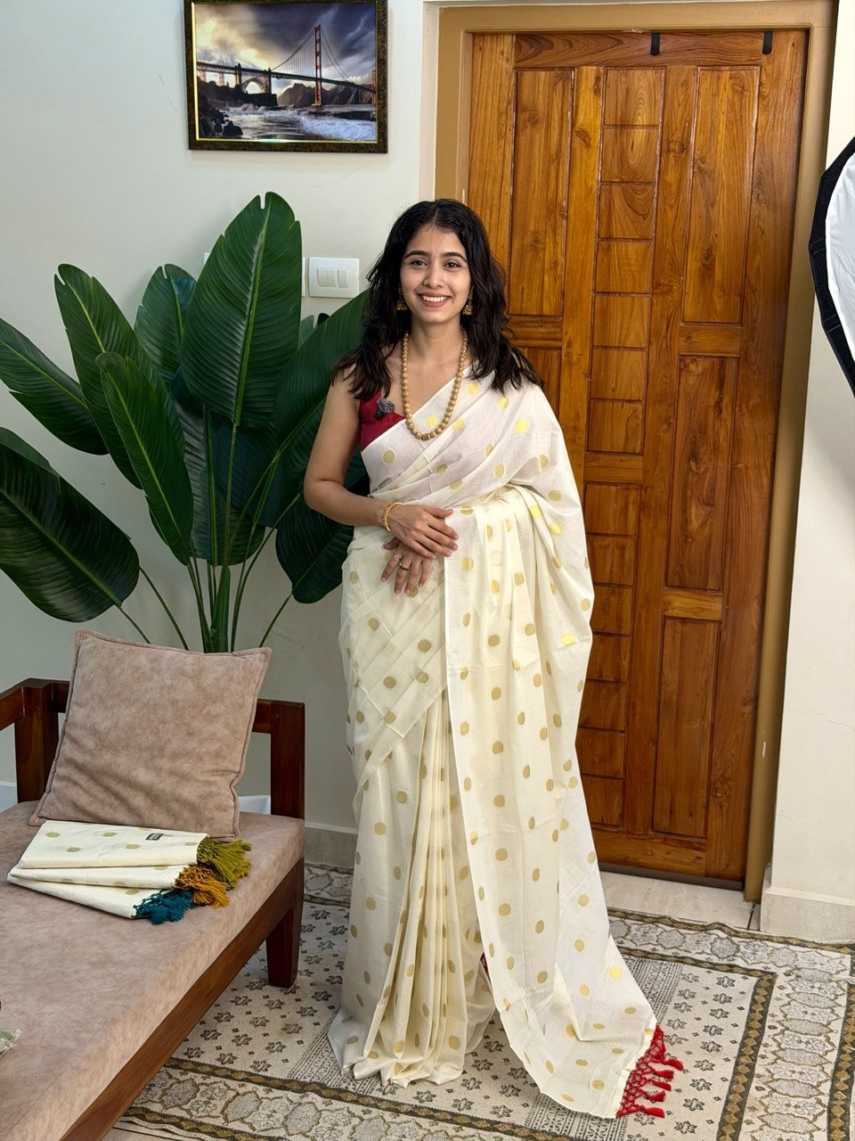 POURNAMI RED:PREMIUM COTTON SAREE - aurimo.inPOURNAMI RED:PREMIUM COTTON SAREE