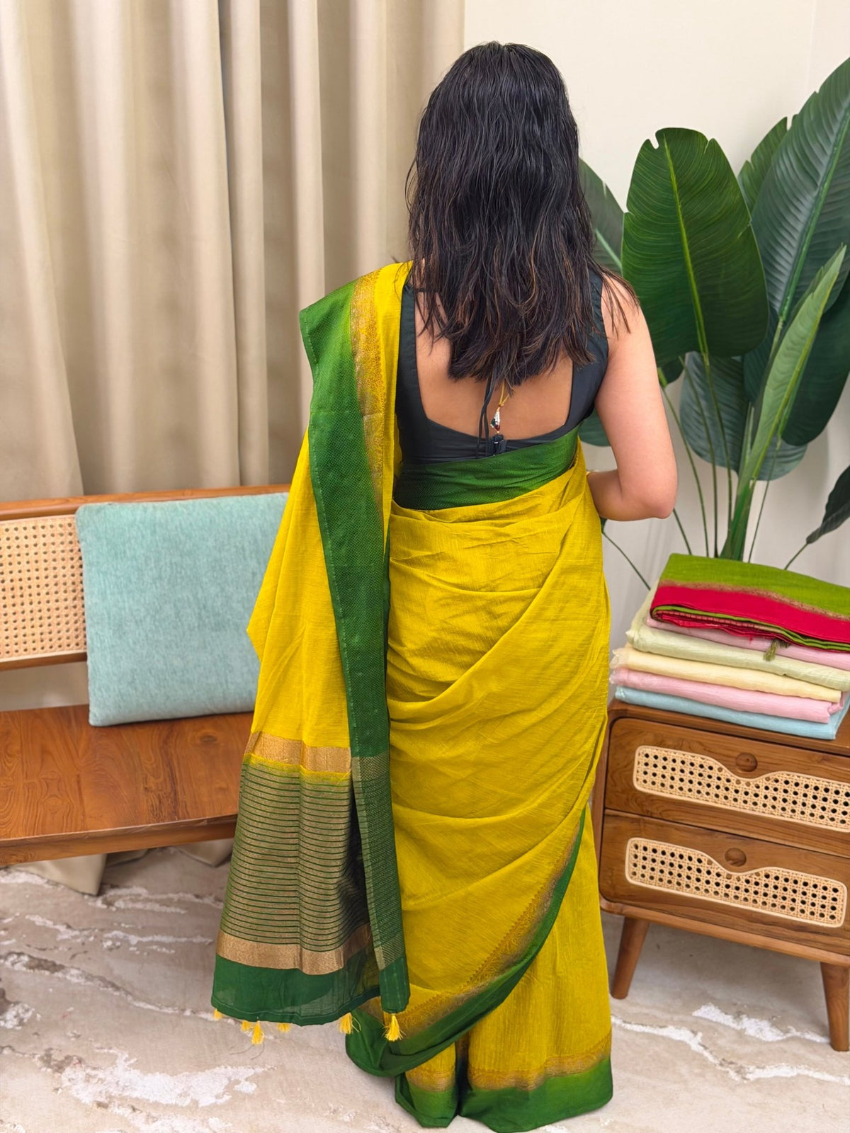 PRIYA LEMON YELLOW: LINEN JUTE SAREE - aurimo.inPRIYA LEMON YELLOW: LINEN JUTE SAREE