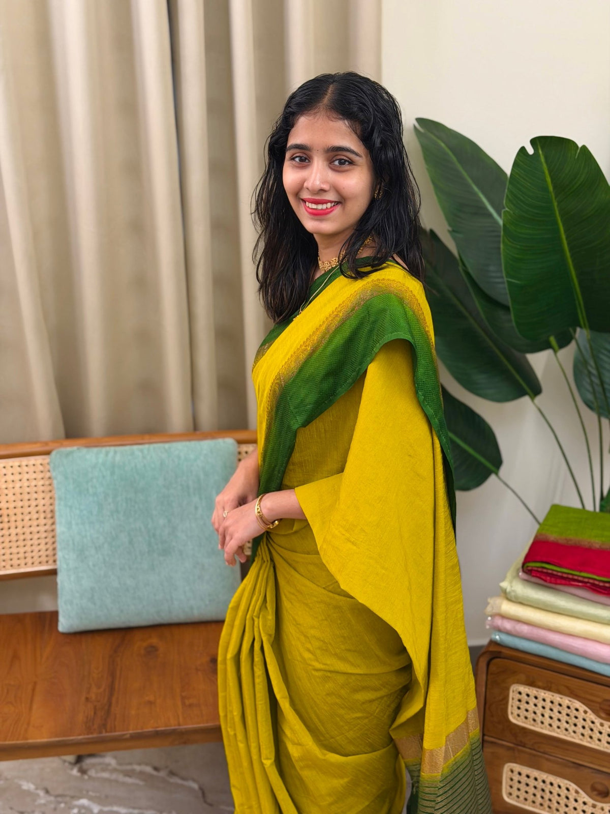 PRIYA LEMON YELLOW: LINEN JUTE SAREE - aurimo.inPRIYA LEMON YELLOW: LINEN JUTE SAREE