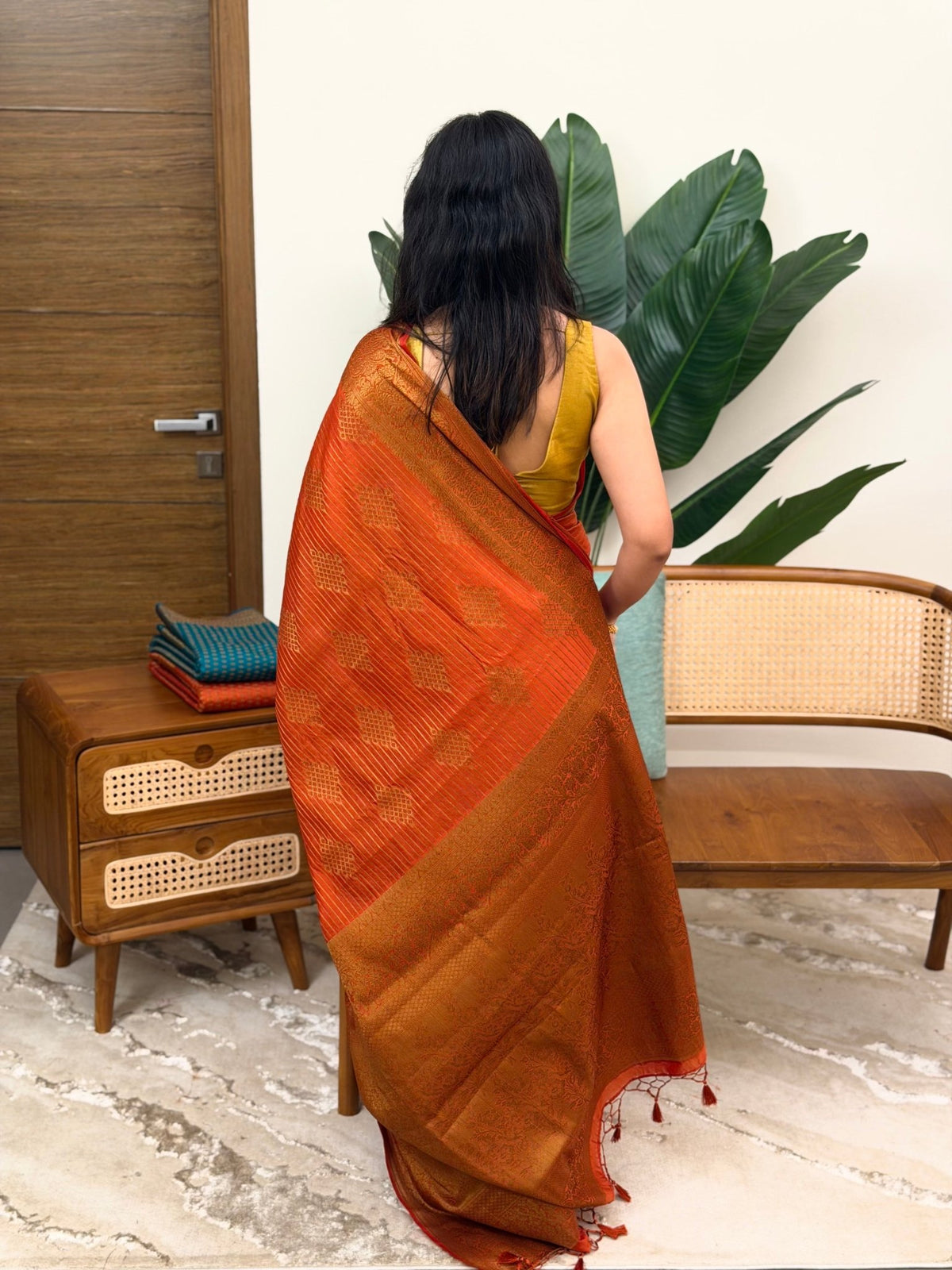 RADHA ORANGE:SEMI BANARASI SAREE - aurimo.inRADHA ORANGE:SEMI BANARASI SAREE