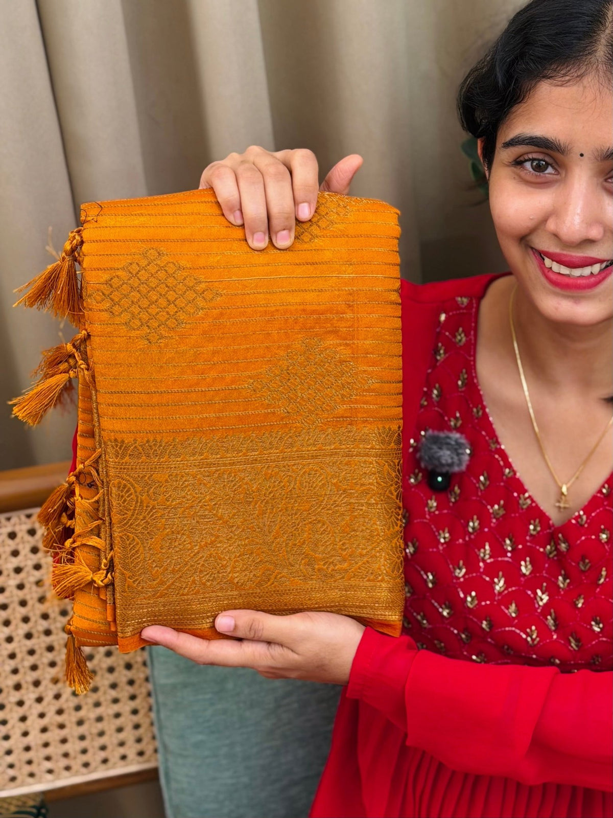 RADHA YELLOW:SEMI BANARASI SAREE - aurimo.inRADHA YELLOW:SEMI BANARASI SAREE