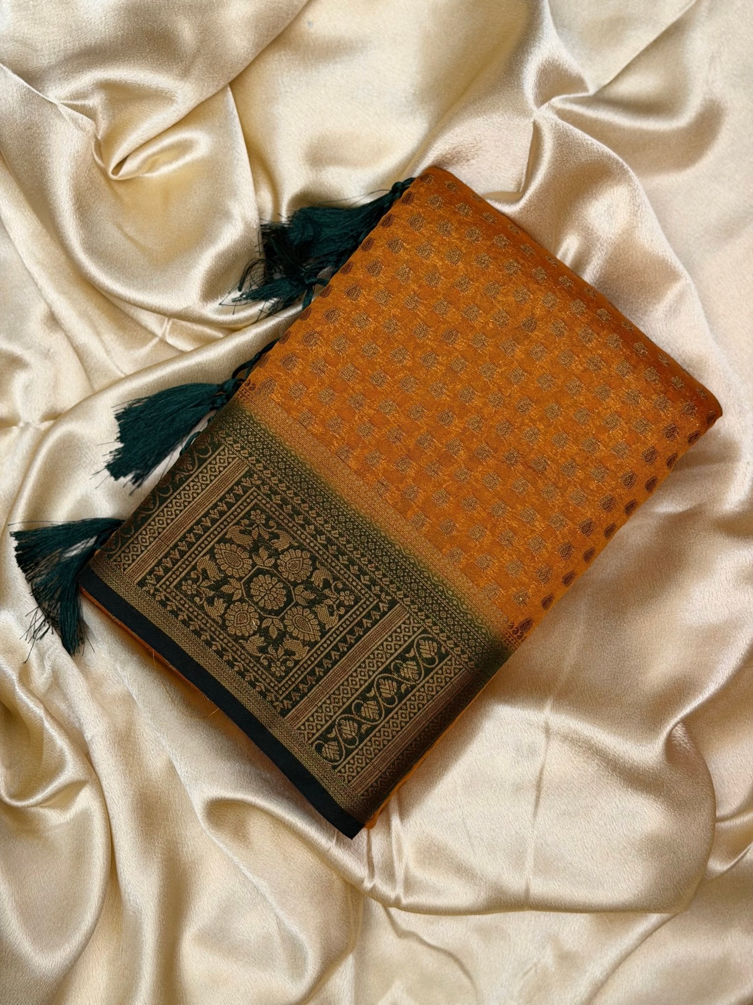RAGA YELLOW AND GREEN:SEMI BANARASI SAREE - aurimo.inRAGA YELLOW AND GREEN:SEMI BANARASI SAREE