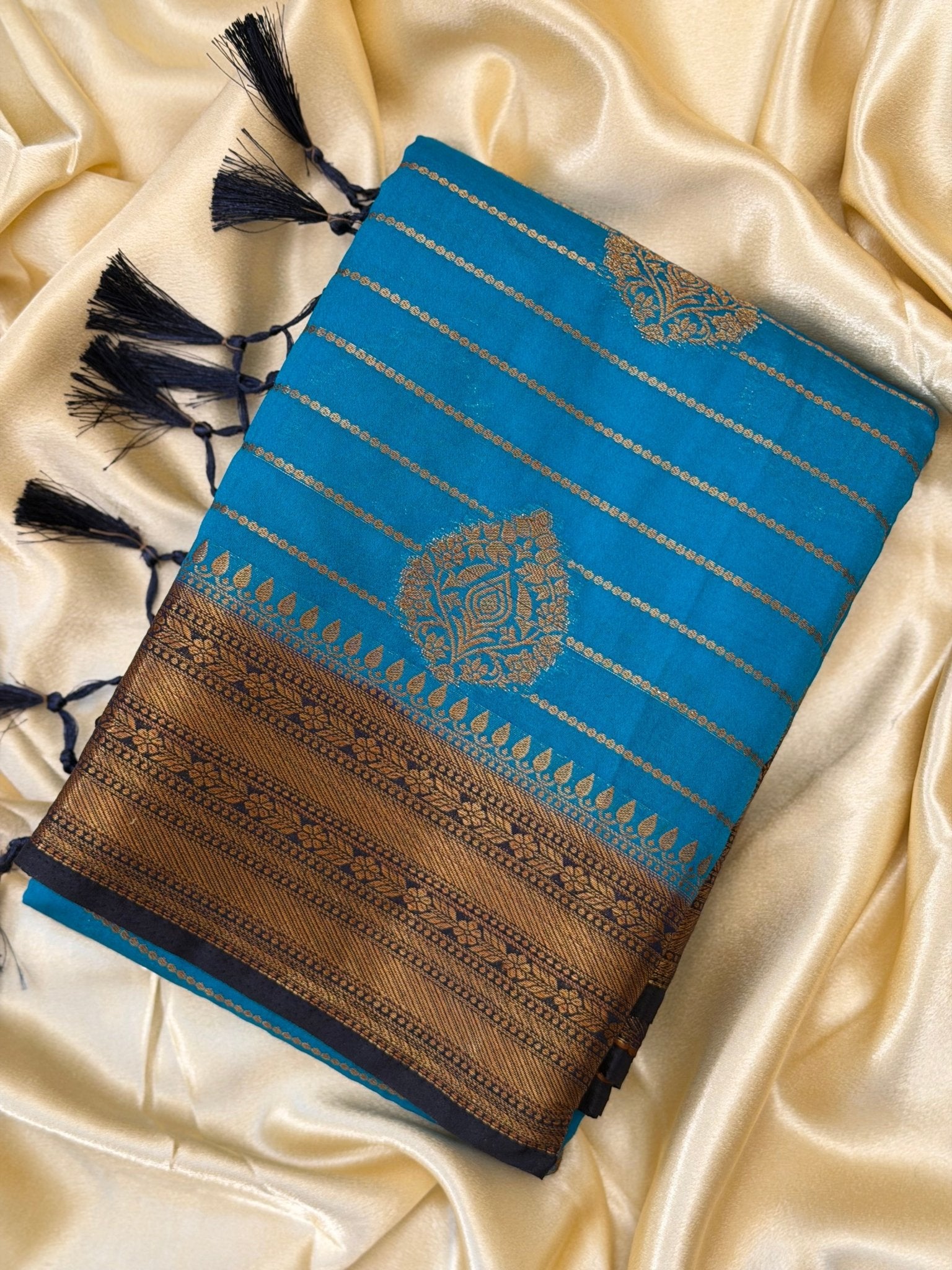 RUDRA BLUE:SEMI BANARASI SAREE - aurimo.inRUDRA BLUE:SEMI BANARASI SAREE