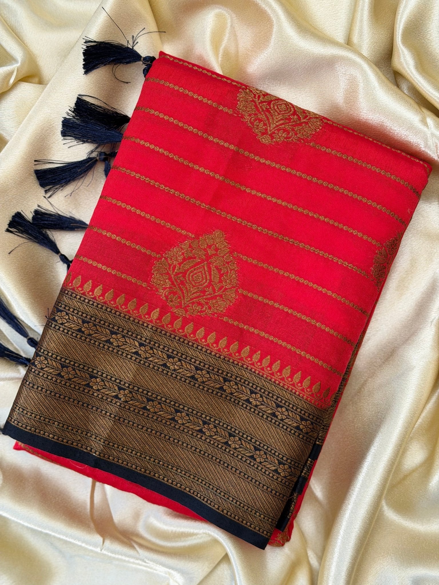 RUDRA RED:SEMI BANARASI SAREE - aurimo.inRUDRA RED:SEMI BANARASI SAREE