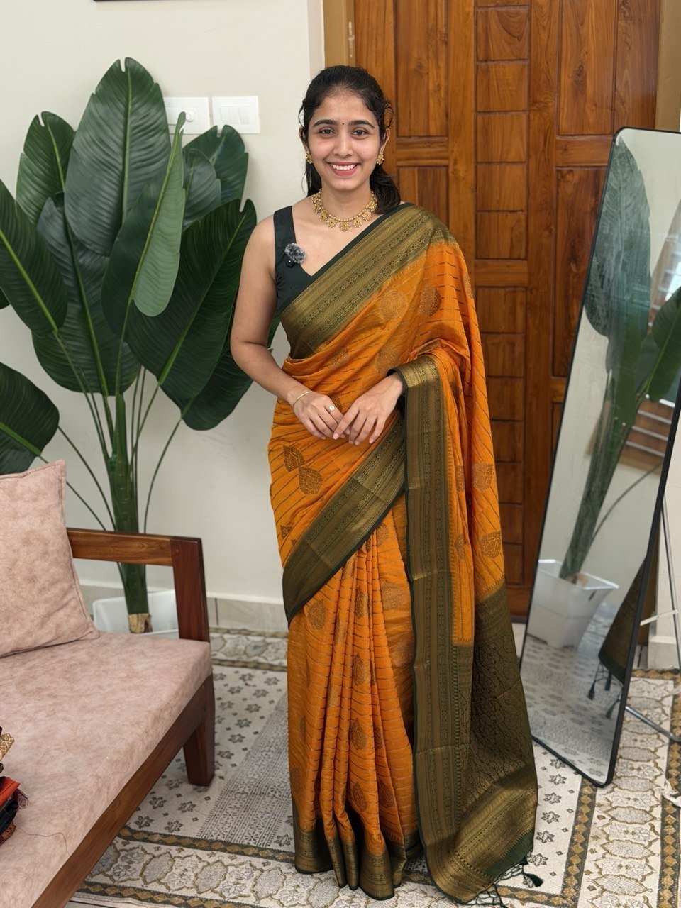 RUDRA YELLOW:SEMI BANARASI SAREE - aurimo.inRUDRA YELLOW:SEMI BANARASI SAREE