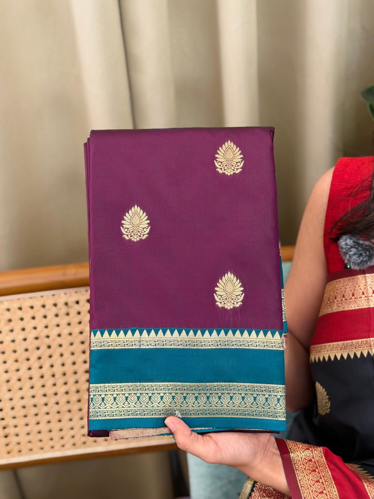 SHEELA VADAMULLA:SOFT SILK SAREE - aurimo.inSHEELA VADAMULLA:SOFT SILK SAREE