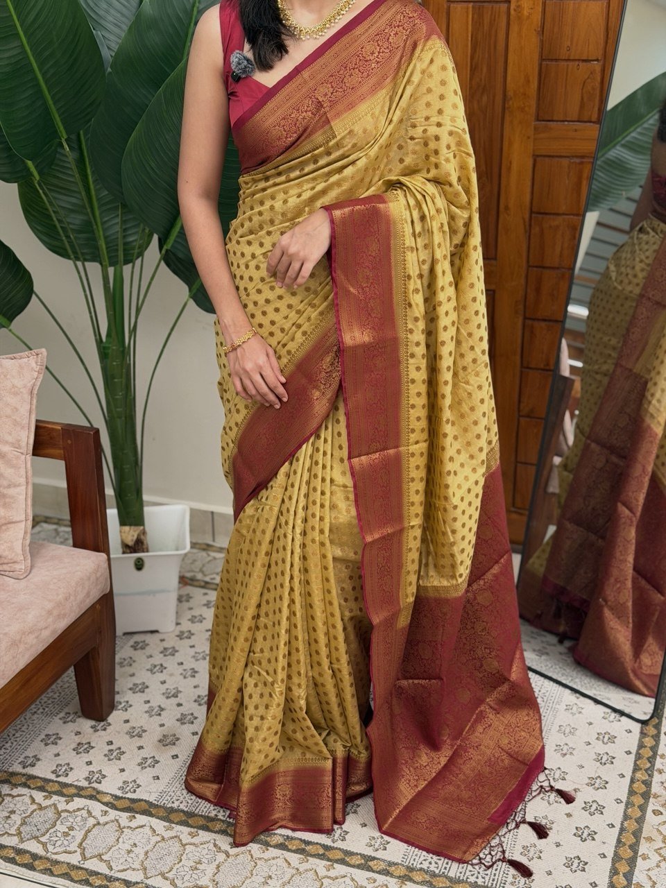 SIMA:SEMI BANARASI SAREE CHICKOO - aurimo.inSIMA:SEMI BANARASI SAREE CHICKOO
