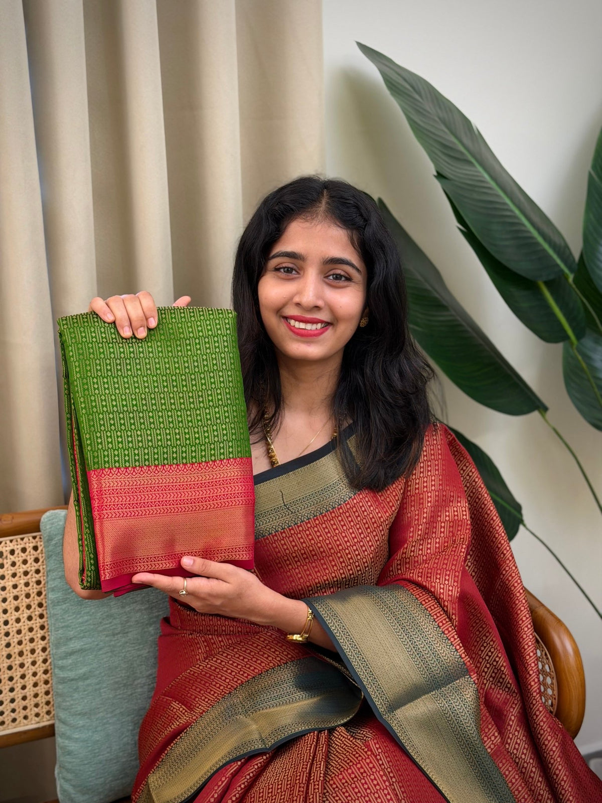 THARA LIGHT GREEN: PREMIUM BROCADE SAREE - aurimo.inTHARA LIGHT GREEN: PREMIUM BROCADE SAREE
