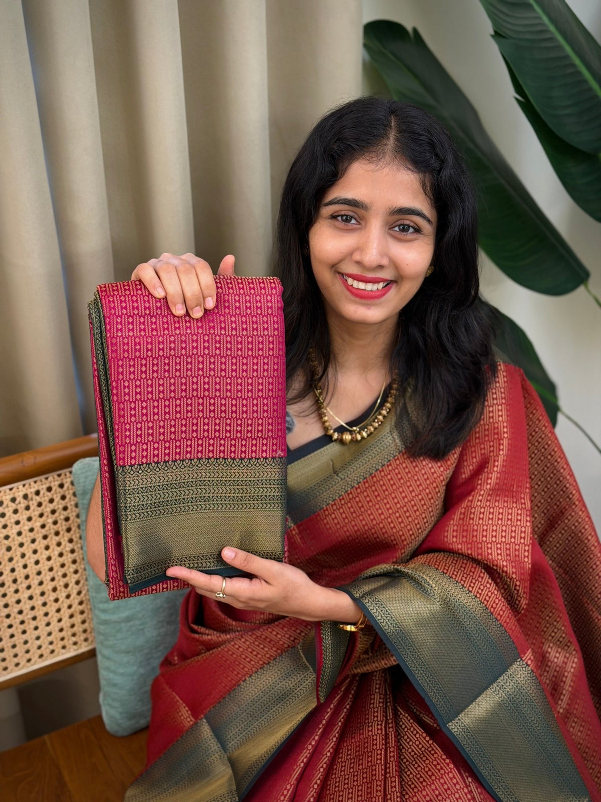 THARA MAGENTA : PREMIUM BROCADE SAREE - aurimo.inTHARA MAGENTA : PREMIUM BROCADE SAREE