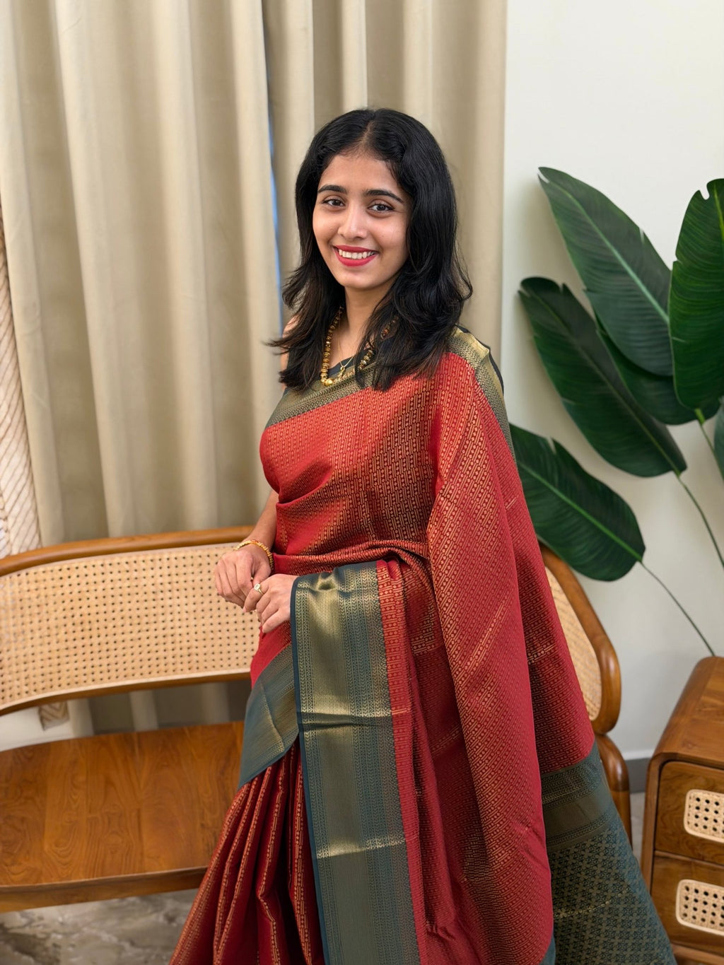THARA REDDISH MAROON: PREMIUM BROCADE SAREE - aurimo.inTHARA REDDISH MAROON: PREMIUM BROCADE SAREE