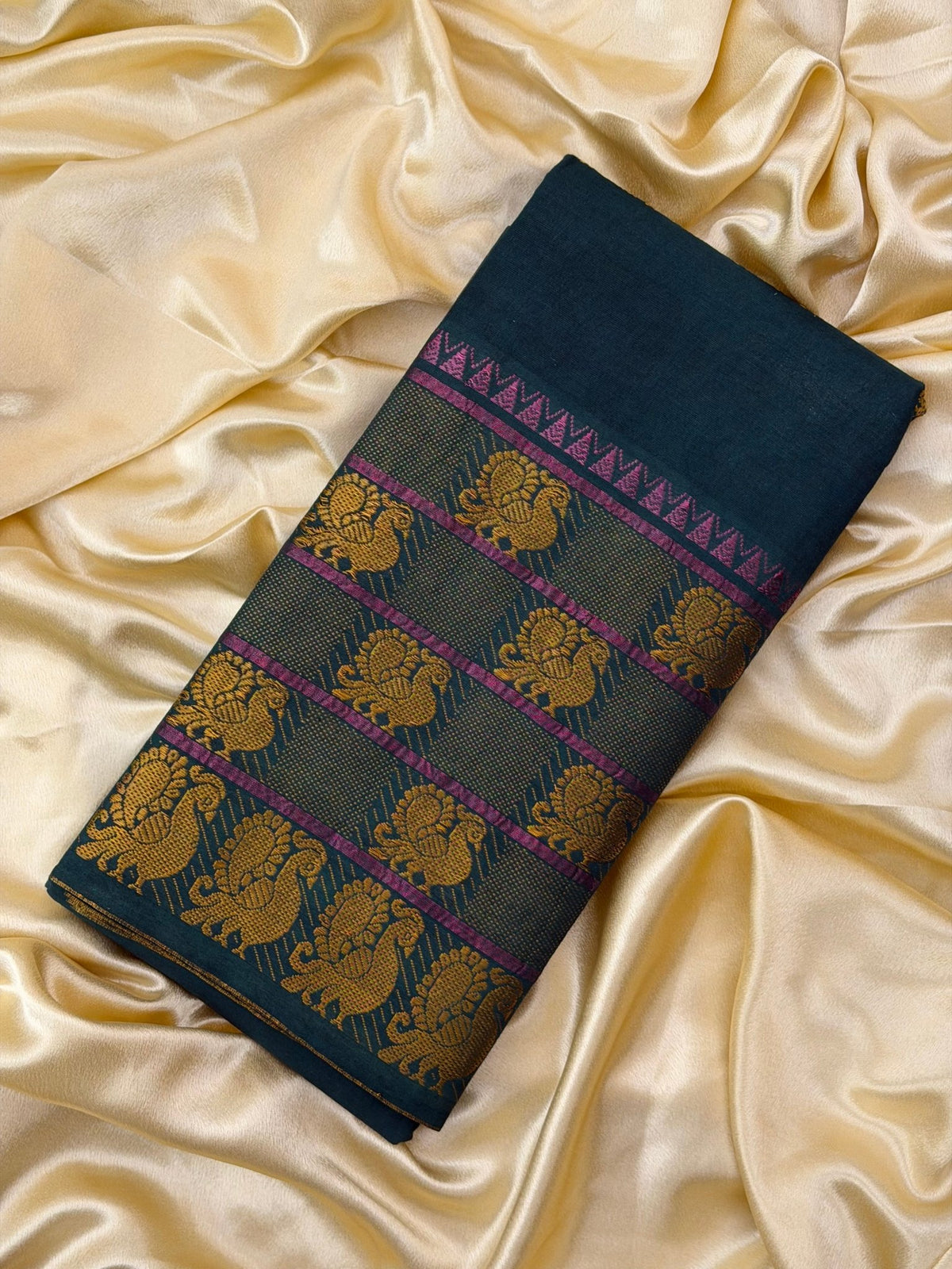 VASUTHA BLUE: PREMIUM MADURAI SUNGUDI COTTON SAREE - aurimo.inVASUTHA BLUE: PREMIUM MADURAI SUNGUDI COTTON SAREE