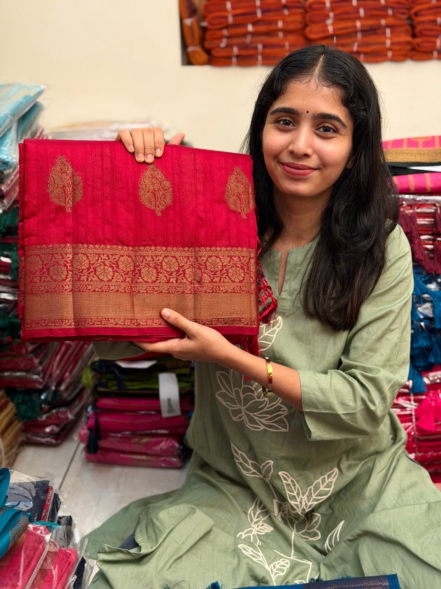 VEENA MAROON:PREMIUM JUTE SILK SAREE - aurimo.inVEENA MAROON:PREMIUM JUTE SILK SAREE