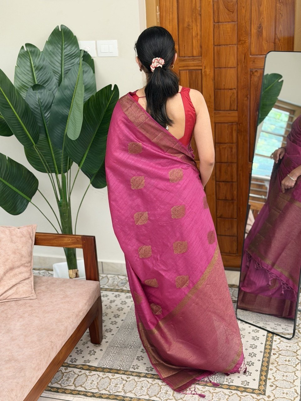 VEENA ONION PINK:PREMIUM JUTE SAREE - aurimo.inVEENA ONION PINK:PREMIUM JUTE SAREE