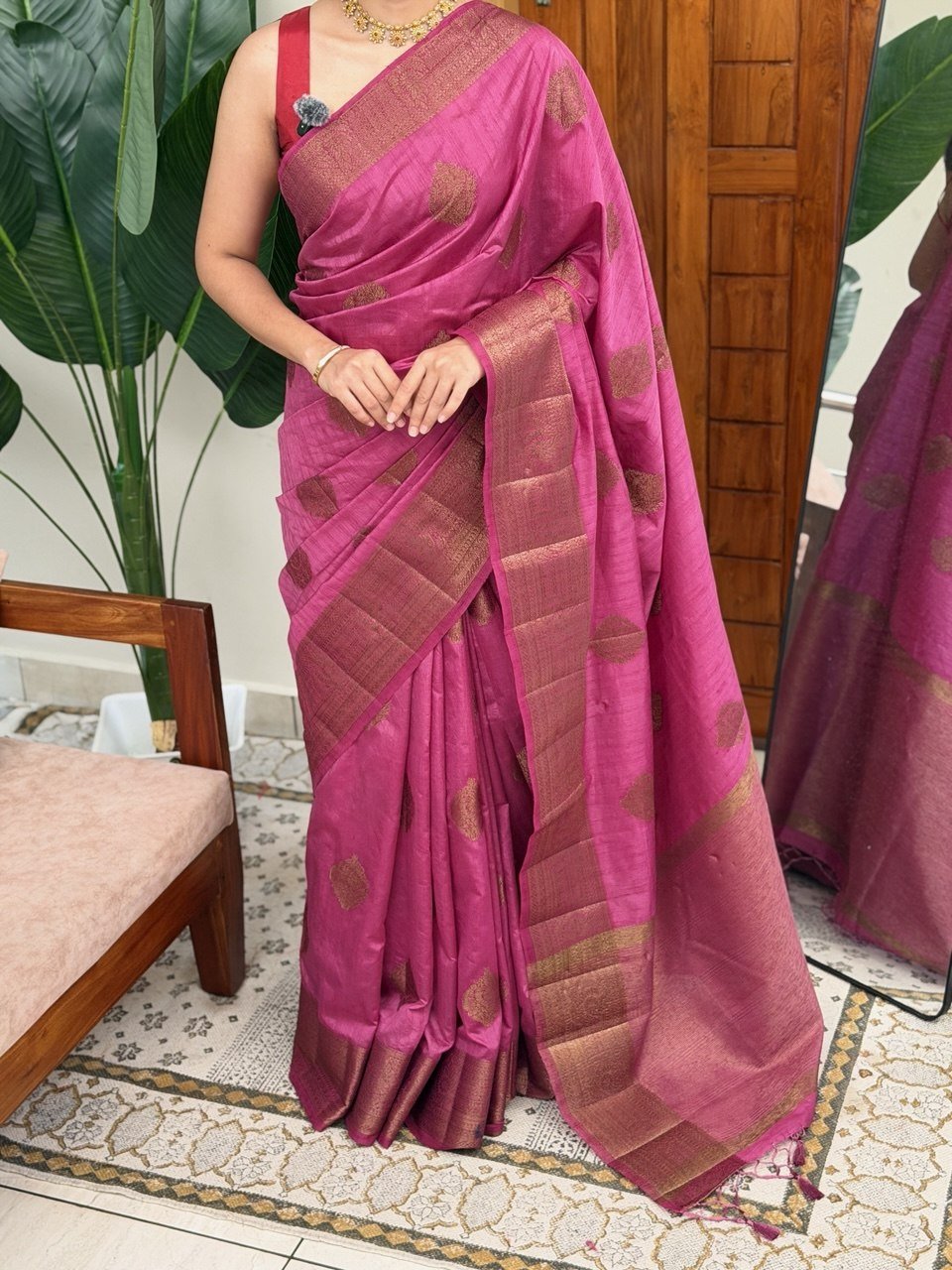 VEENA ONION PINK:PREMIUM JUTE SAREE - aurimo.inVEENA ONION PINK:PREMIUM JUTE SAREE