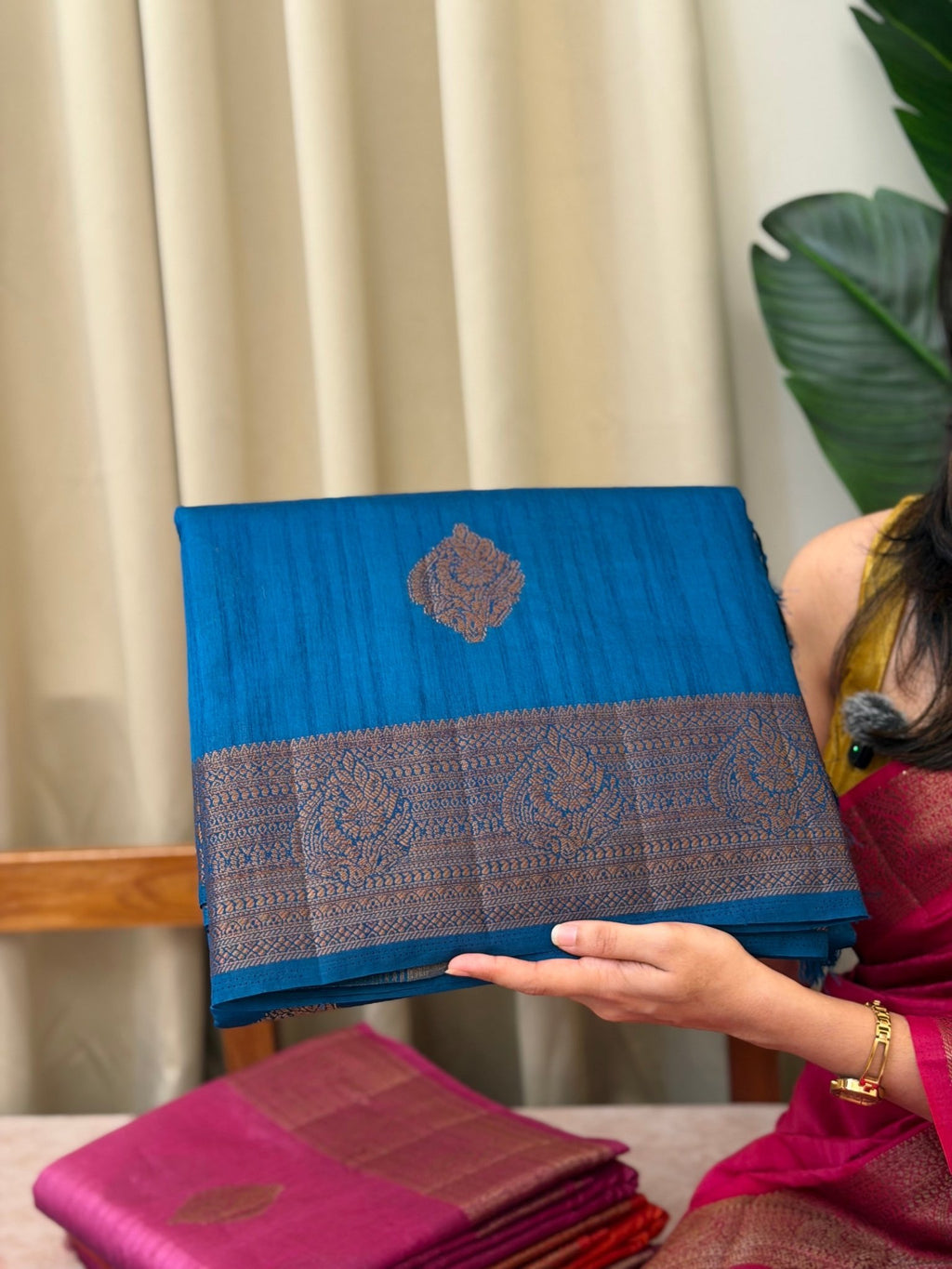 VEENA TEAL BLUE:PREMIUM JUTE SILK SAREE - aurimo.inVEENA TEAL BLUE:PREMIUM JUTE SILK SAREE